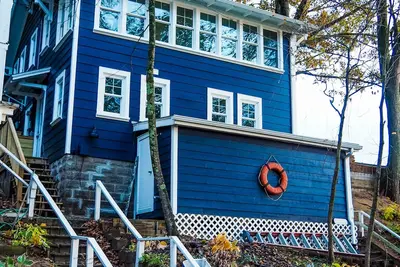 Image de Tranquil Lake Michigan Lakeshore Cottage