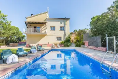 Image de 2bell01 - Maison de 4 chambres avec piscine située dans un quartier très calme