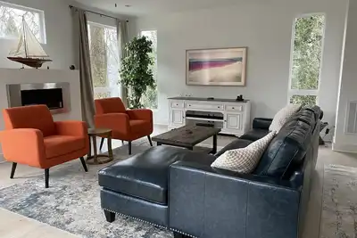 Image de 5 Queen Bed 4 Full Bath Luxury Home, à 1, 5 kilomètres de: Bank of America Stadium