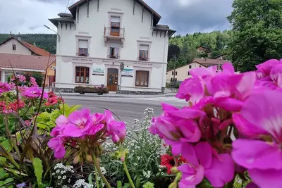 Image de Gite Groupe 20 à 49 pers  3 à 8 appartements. . Grande Salle de repas/ réception