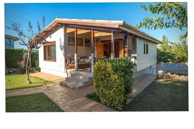 Image de maison avec jardin coquet et piscine privée à 30 km de la plage