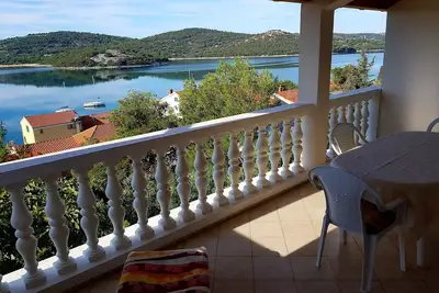 Image de Vue sur la mer et front de mer Villa Dolores à Tisno sur la côte dalmate