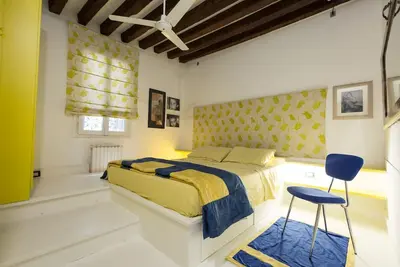 Image de BluYellow Home Cannaregio near the Canal. Air conditioning. Wifi.