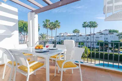 Image de Beachside Penthouse with Rooftop Terrace & Pool