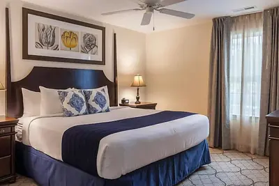 Image de Historique Patrick Henry Square Resort