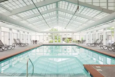 Image de Historique Patrick Henry Square Resort