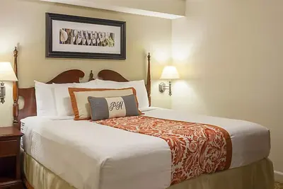 Image de Historique Patrick Henry Square Resort