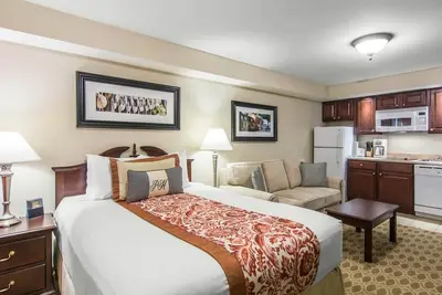 Image de Historique Patrick Henry Square Resort