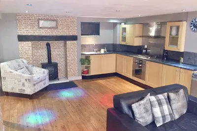 Image de Large 2-Bed House Derbyshire off Chatsworth rd