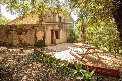 Image de Appartement rural avec jardin et piscine à 5 minutes de la ville médiévale de Besalú