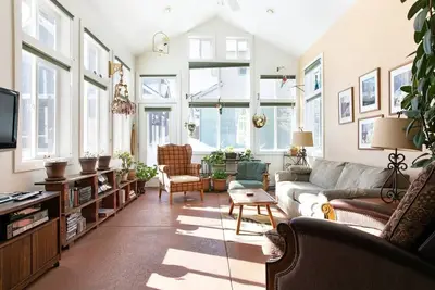 Image de Maison historique au large de la rue Main au cœur de Frisco-Dog friendly-Construit en 1885!