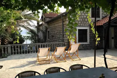 Image de La maison avec un grand jardin, à seulement 30 m de la plage