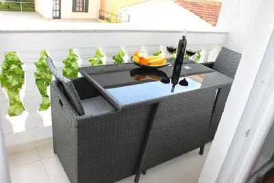 Image de Juričev Ap 2, 100 à la plage, 2 + 1 couchages, 1er étage, WiFi gratuit, balcon