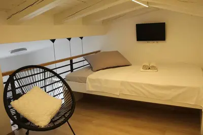 Image de Juričev Ap 5, 100 à la plage, 4 + 1 couchages, grenier, WiFi gratuit, terrasse