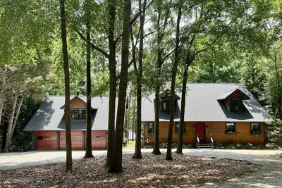 Image de Cedarwood Lake House