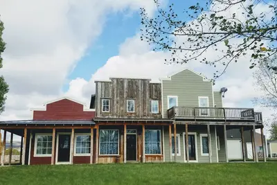 Image de Nouvelle Liste! Superbe maison de 3200 pieds carrés sur une propriété de cheval de 16 acres, vue sur la montagne