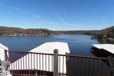 Image de 4 bed / 3 bath Lakeview Condo