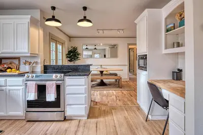 Image de Magnifique maison 5bd / 3bath Eugene avec bain à remous! ! 5 minutes à pied de l'université! !