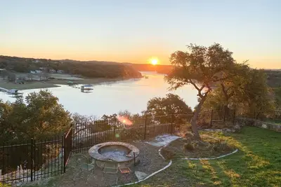 Image de Lake Travis Waterfront Gated House w/ Private Boat Dock.