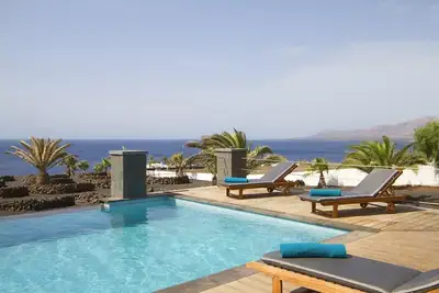 Image de Villa Barranco - Une magnifique villa - Vue imprenable sur la mer - 400 mètres de la mer.