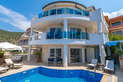 Image de Villa familiale de 4 chambres dans un emplacement fantastique à proximité des clubs de plage