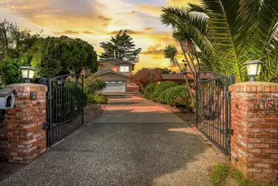 Image de Cuisine rénovée comme un château du vieux monde