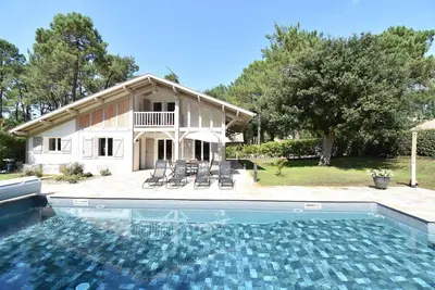 Image de Hossegor \"Cigalon\" Villa landaise avec piscine chauffée pour 8 personnes.