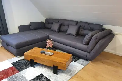 Image de appartement confortable et calme Ă Homburg-Kirrberg avec un petit balcon