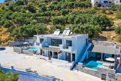 Image de Villa spectaculaire avec vue sur la mer, près des tavernes et des plages de sable 2