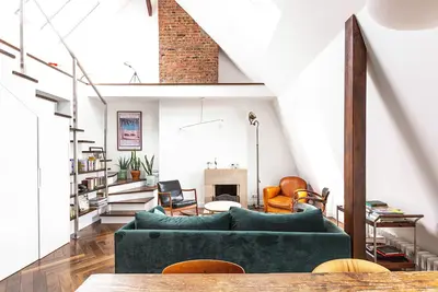 Image de Appartement 2br au design exceptionnel dans le 9ème, près des théâtres, par Veeve