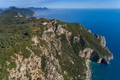 Image de Clifftop Villa Hideaway avec des vues sur les meilleures plages de Corfou et les couchers de soleil parfaits