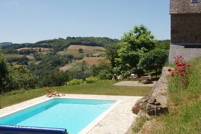 Image de Farmhouse with pool and outstanding views near River Lot from £600 pw