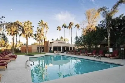 Image de Condo entièrement rénové de 2 chambres dans la vieille ville. Sur terrain de golf avec vue!