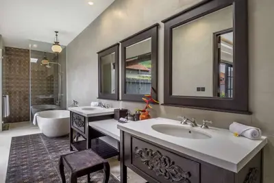 Image de 5 Star Villa for Rent in Bali, Bali Villa 2010