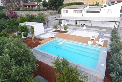 Image de White Villa sleeps up to 23 people Ideal For Families And Friends