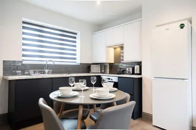 Image de Élégante maison de 4 chambres récemment rénovée