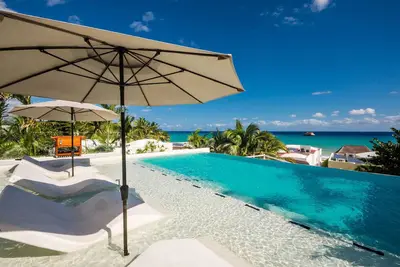 Image de Villa Vista Hermosa - À quelques pas de l'océan avec le chef, le majordome et les femmes de ménage