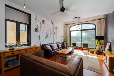 Image de 'Majestueuse maison coloniale française de 2 étages sur le boulevard principal en face du centre de Saigon