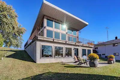 Image de Lake + Ledge Retreat l Modern Luxury Home on Pike Lake