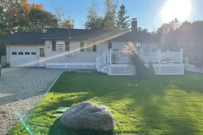 Image de Cottage on the Nubble - 3/4 mile to either Short Sands or Long Sands Beach