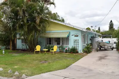 Image de Classic fishing cabin with free kayaks/boats! Close to beach! Dock your boat n/c!