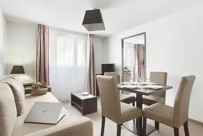 Image de Suite Climatisée. 200m du Métro. Wi-Fi Gratuit