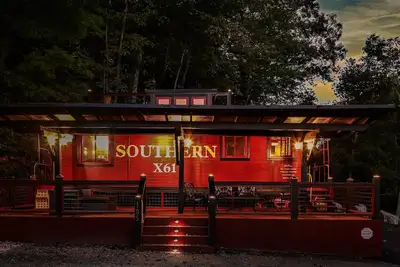Image de Stunning 1927 Historic Rr Caboose X61 Train car with Master Suite Sleeps 4