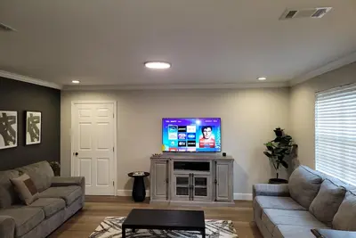 Image de Mardi Gras Visitors Are Welcome! 3 Bedrms / 4 Beds. 1. 5 Ba. Spacious