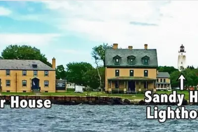 Image de Quartiers Du Capitaine avec vue sur les couchers de soleil sur la baie.