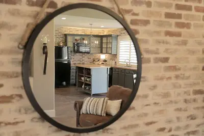 Image de Près de l'aéroport Dfw, des sites sportifs, des étapes de la course à pied / du vélo et des magasins