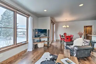 Image de Nouveau! Condo sur la rue Main - Marchez vers les parcs et les restaurants!