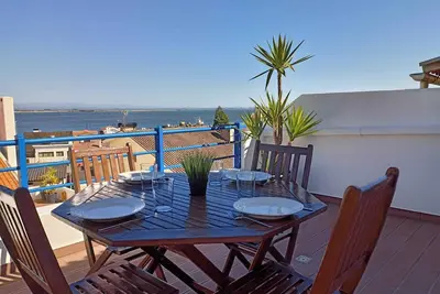 Image de Homerez - Appartement moderne à Torreira - 80 m² - WiFi Gratuit.