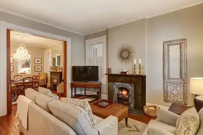 Maison de vacances exquise au milieu du quartier historique de Savannah avec cour privée
