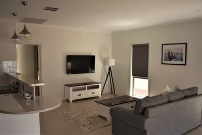 Image de Maison de ville de luxe neuve dans le centre-ville Wifi Netflix